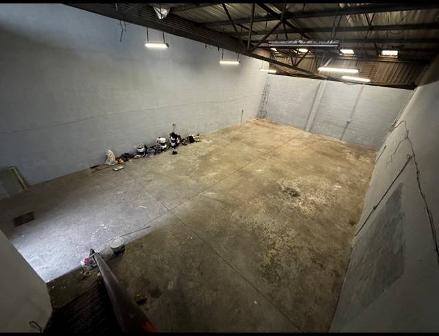 240M² MINI FACTORY TO LET IN PHOENIX INDUSTRIAL
